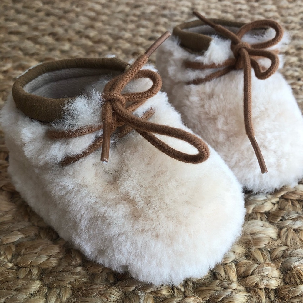 New: UGG  I Pup Chestnut Sheepskin Baby Bootie. Laced. Size 0 to 6 Months